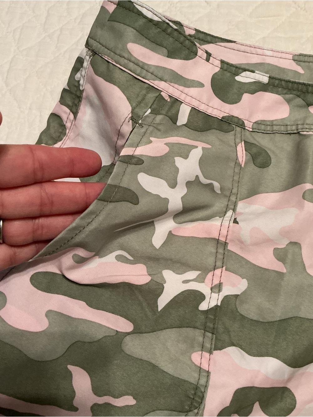 Guy Harvey Pink & Olive Green Camo Quick-Dry Shorts, Women’s 14 - Picture 5 of 11